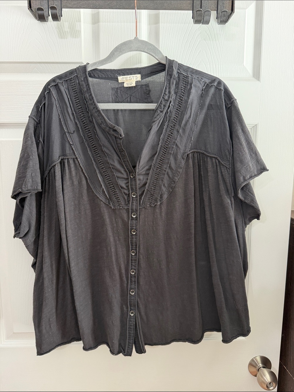 torrid Festi size 2 Washed Charcoal Button-Front Peasant Blouse